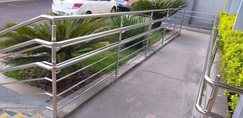 Guarda corpo inox: segurança, resistência e sofisticação para diferentes projetos