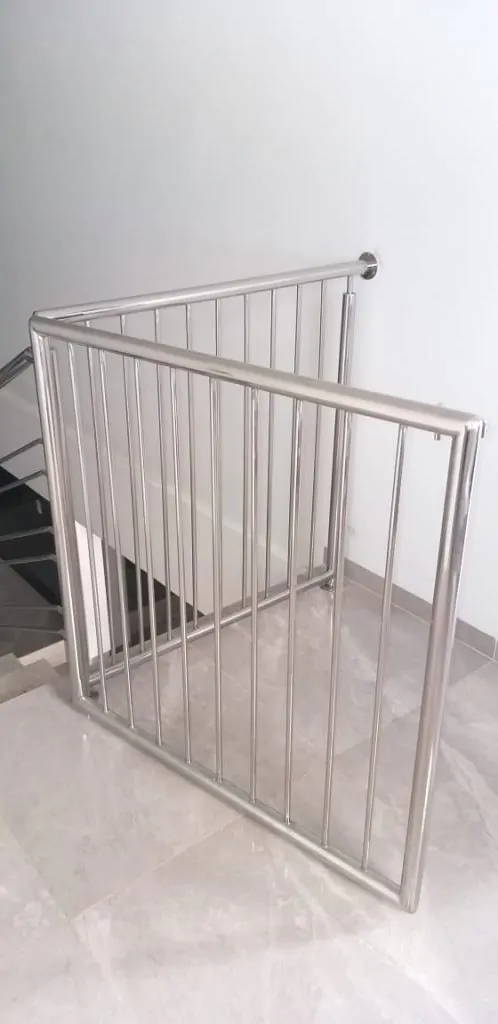 portão de segurança para escada