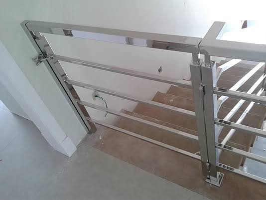 portão de segurança para escada