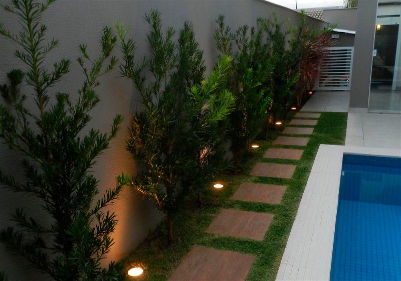 decoração de área externa: luzes no piso
