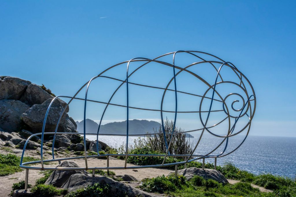 Artefatos e esculturas inox: decoração de área externa