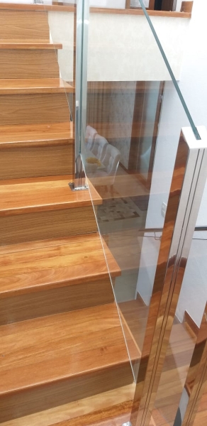 Guarda corpo de inox com vidro BH
