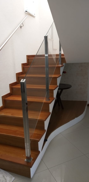 Guarda corpo de inox com vidro BH