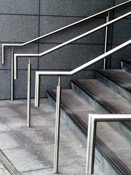 Corrimão de Inox para Áreas Externas: Vale a Pena?