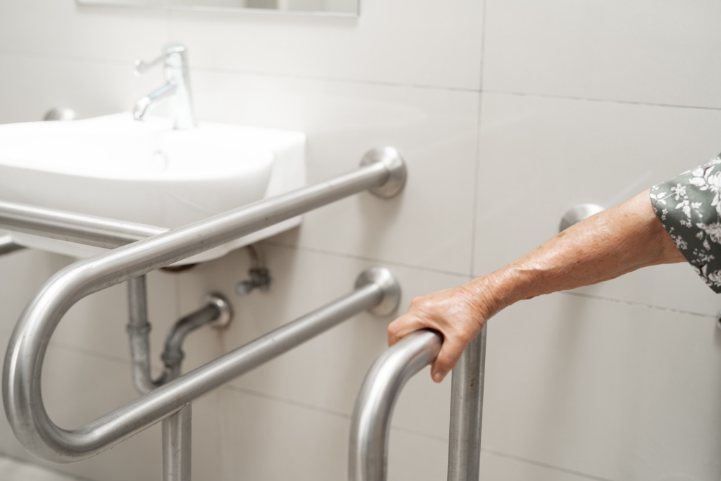 como deixar o banheiro mais seguro